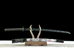 Alternative view of Fin du Monde - Katana Forge a la Main en Acier au carbone 1065