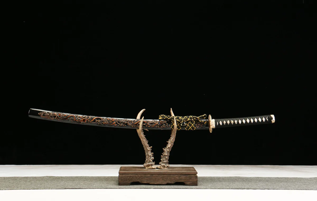 L'Âme du Dragon Obsidienne - Katana Forge a la Main en Acier Damas premium