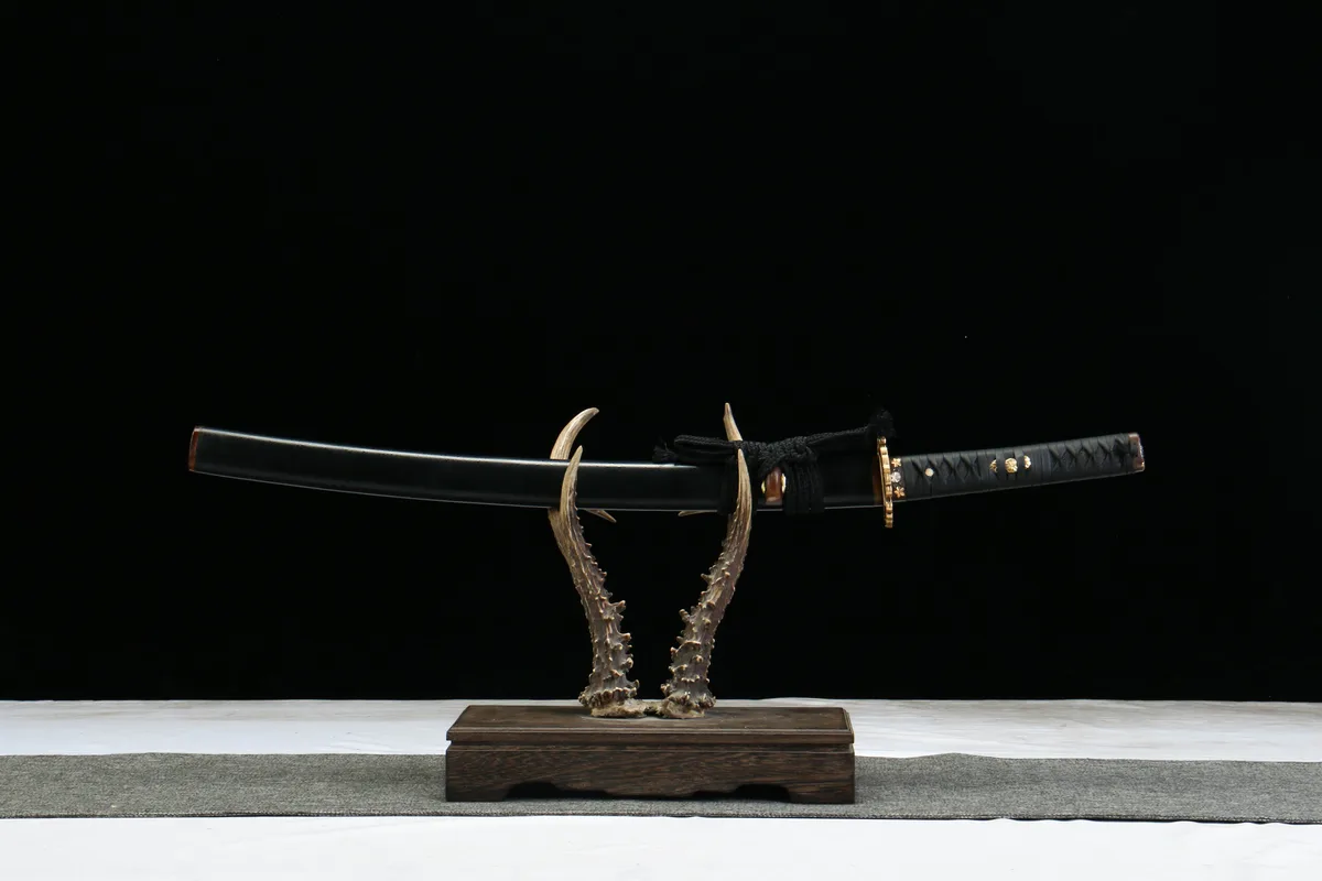 Orchidée Silencieuse - Wakizashi Forge a la Main en Acier forge main artisanal